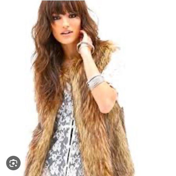 Zara Other - Faux  fur Zara vest size small trendy stylish brown oversized sexy luxury posh